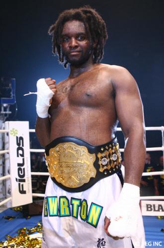 Ewerton Teixeira z pasem mistrzowskim po turnieju K-1 Japan Grand Prix, Fukuoka 2008